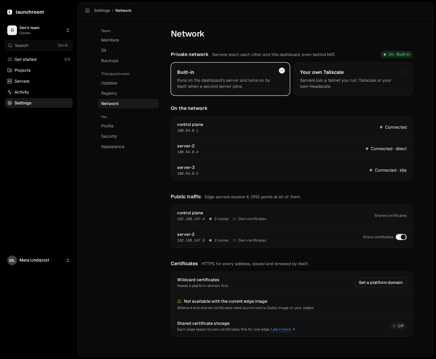 Network settings: built-in private network selected over your own Tailscale, three connected servers with private addresses, edge servers receiving public traffic, and certificate options.